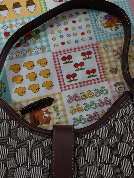 COACH Juliet 38 Signature C Coated Canvas Shoulder Handle  Coach Monogram Canvas Shoulder Bag